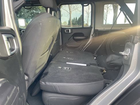 Used 2018 Jeep Wrangler Unlimited Sport S image 40