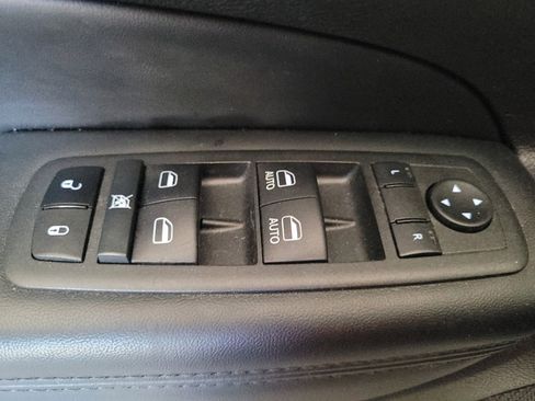 Used 2022 Jeep Grand Cherokee Laredo E image 27