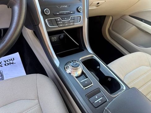 Used 2020 Ford Fusion SE FWD image 21
