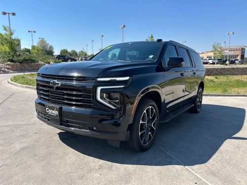 Used 2025 Chevrolet Suburban RST w/ Comfort Package AWD/4WD image 3