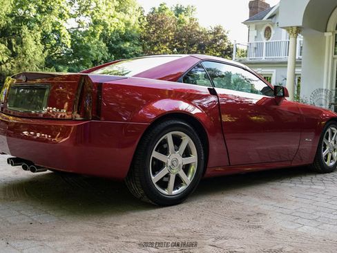 Used 2004 Cadillac XLR RWD image 16