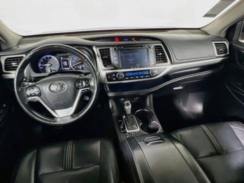 Used 2018 Toyota Highlander SE FWD image 30