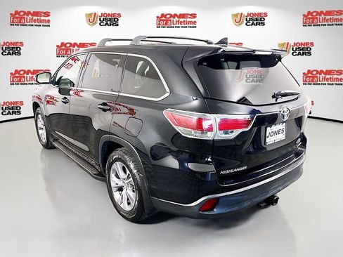 Used 2015 Toyota Highlander Plus AWD/4WD image 2
