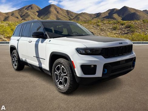 Used 2023 Jeep Grand Cherokee Trailhawk image 4