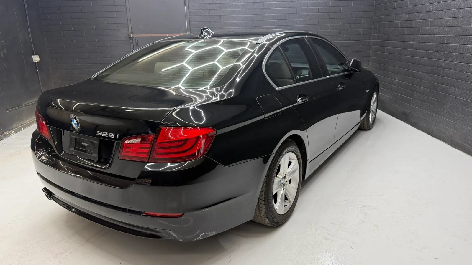 Used 2013 BMW 528i Sedan RWD image 5