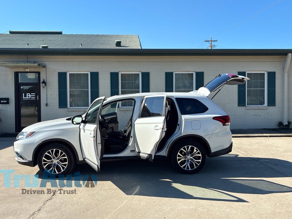 Used 2018 Mitsubishi Outlander AWD image 14