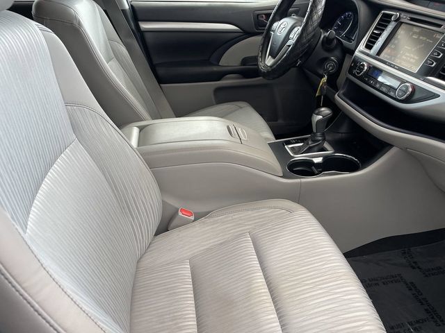 Certified 2019 Toyota Highlander Plus FWD image 37