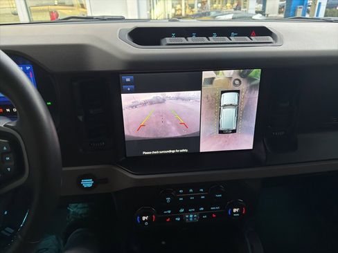 Used 2023 Ford Bronco Wildtrak image 13
