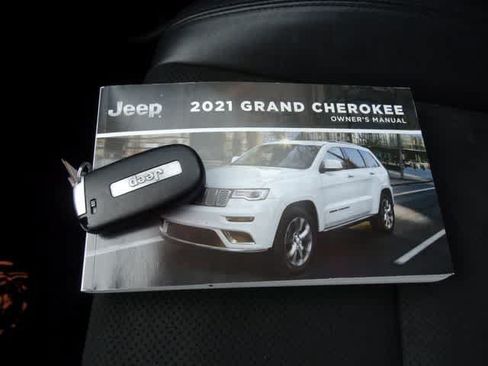 Used 2021 Jeep Grand Cherokee Laredo X AWD/4WD image 35
