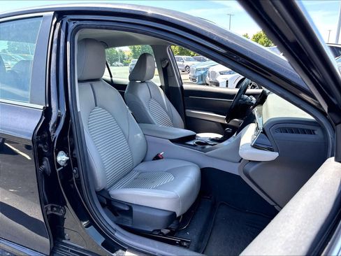 Used 2022 Toyota Camry SE FWD image 29