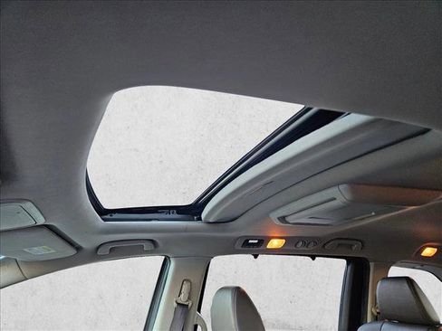 Used 2014 Honda Odyssey Touring image 16