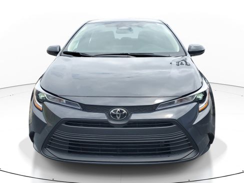 Used 2025 Toyota Corolla LE FWD image 2