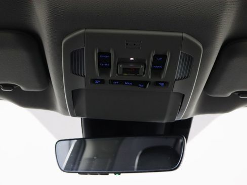 Used 2021 Toyota Highlander XLE image 24