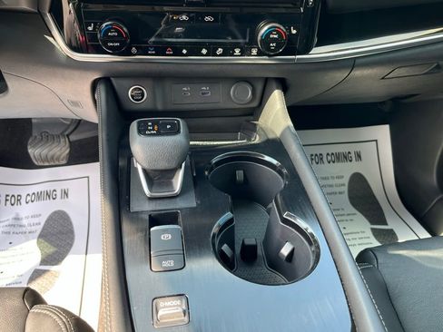 Used 2022 Nissan Rogue SL w/ SL Premium Package FWD image 16