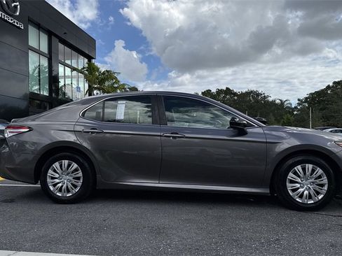 Used 2018 Toyota Camry L image 24