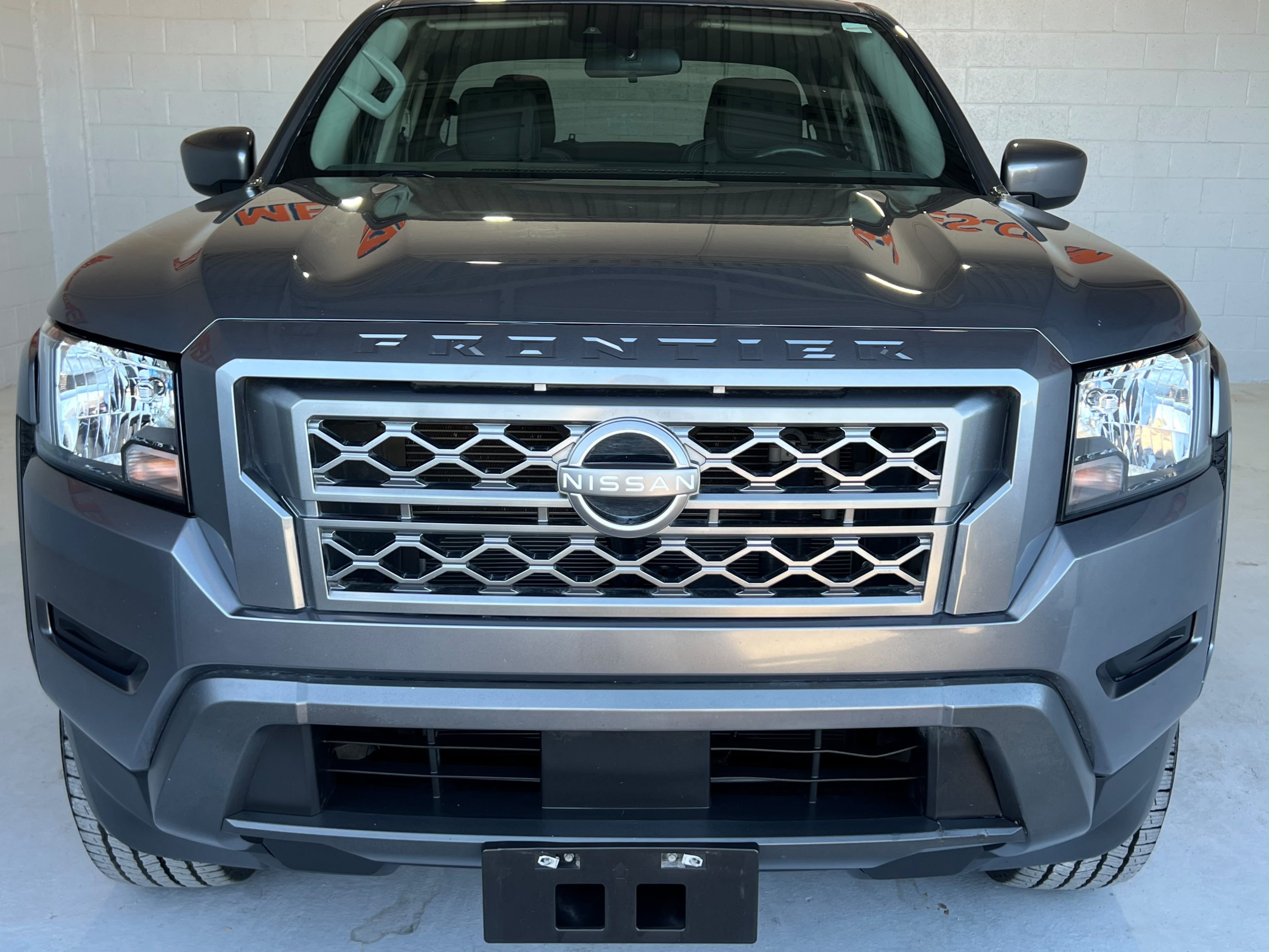 Used 2023 Nissan Frontier SV w/ Tow Package RWD image 9