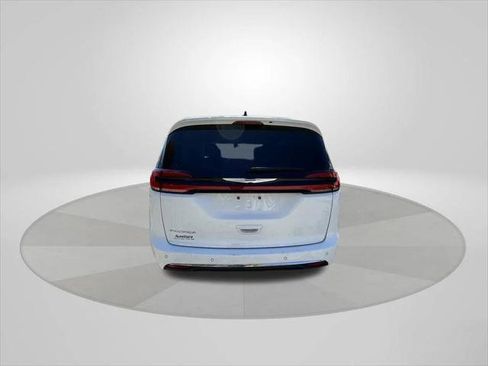 Certified 2023 Chrysler Pacifica Touring-L FWD image 6