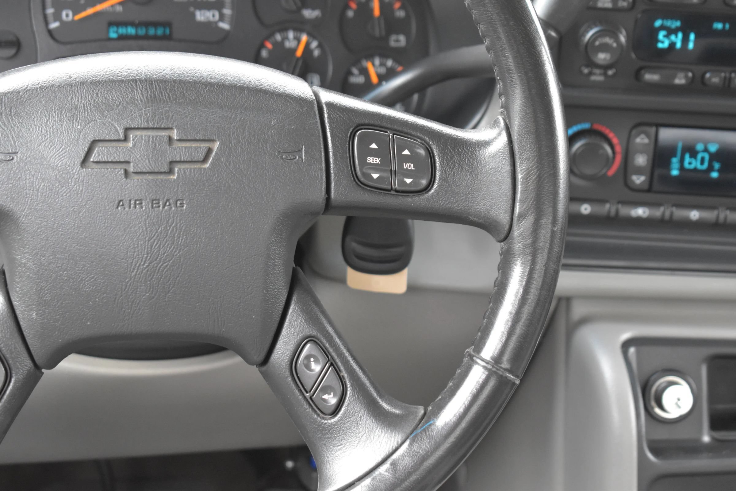 Used 2005 Chevrolet Silverado 2500 LT w/ Heavy-Duty Power Package AWD/4WD image 50