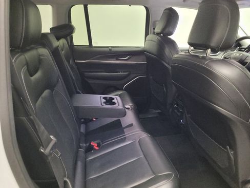 Used 2022 Jeep Grand Cherokee Limited w/ Luxury Tech Group II image 19