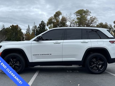 Used 2023 Jeep Grand Cherokee Altitude image 8