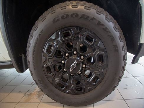 Used 2024 Chevrolet Silverado 2500 LTZ w/ LTZ Plus Package image 27