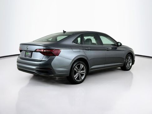 Used 2024 Volkswagen Jetta SE FWD image 9