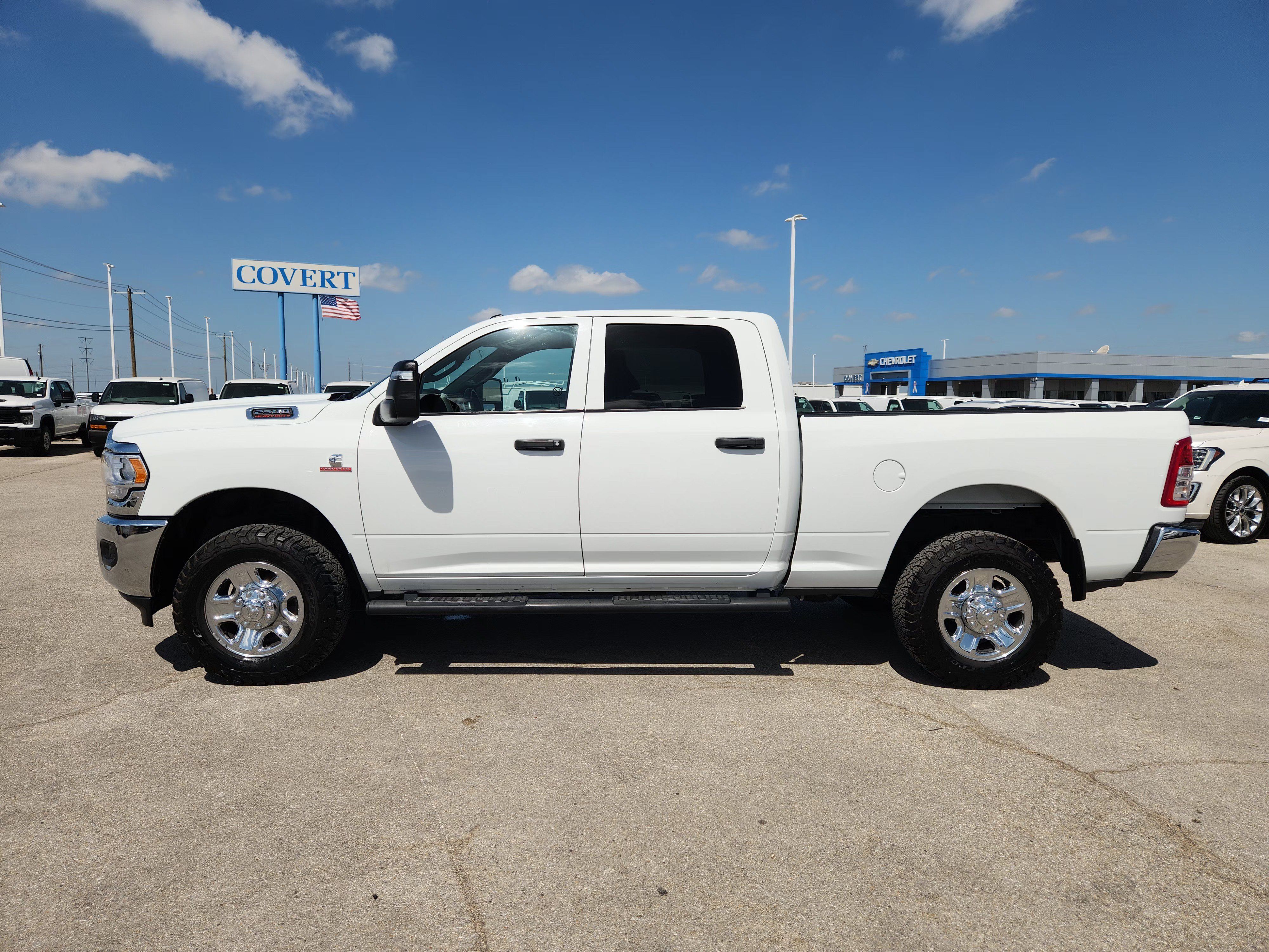Used 2024 RAM 2500 Tradesman w/ Chrome Appearance Group AWD/4WD image 4