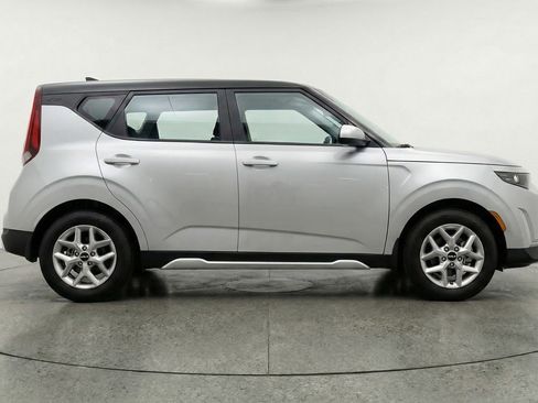 Used 2025 Kia Soul LX w/ LX Technology Package FWD image 11
