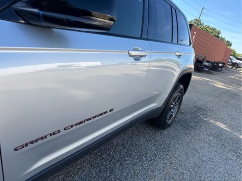 Used 2022 Jeep Grand Cherokee Trailhawk AWD/4WD image 13