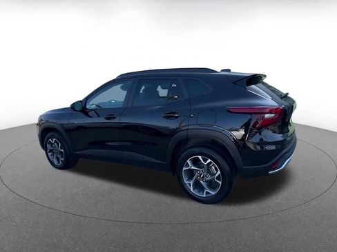Used 2025 Chevrolet Trax LT FWD image 10