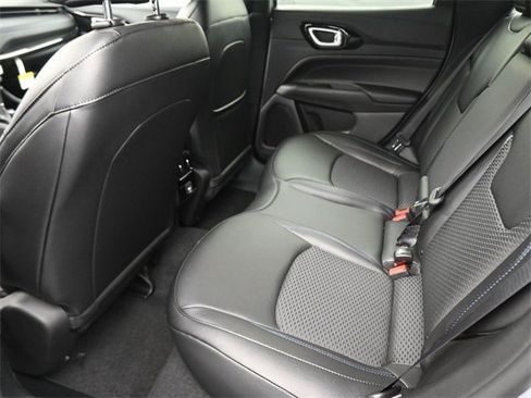 New 2026 Jeep Compass Latitude image 39