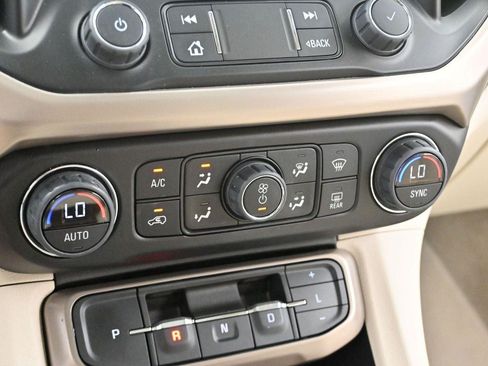 Used 2023 GMC Acadia Denali w/ Denali Ultimate Package FWD image 27