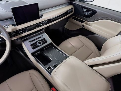 Used 2023 Lincoln Aviator AWD w/ Premium Package image 26