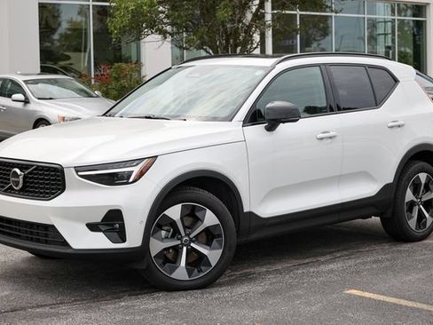 Certified 2026 Volvo XC40 B5 Plus AWD/4WD image 21