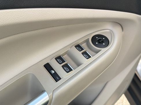 Used 2017 Ford C-MAX Energi SE w/ Equipment Group 402A FWD image 12
