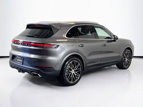 Used 2025 Porsche Cayenne image 9