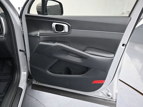Used 2025 Kia Sorento S w/ Panoramic Sunroof Package image 23