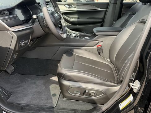 New 2025 Jeep Grand Cherokee Limited w/ Black Appearance Package AWD/4WD image 12