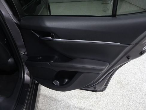 Used 2019 Toyota Camry XLE FWD image 21