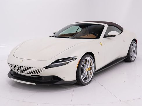Used 2025 Ferrari Roma Spider RWD image 10