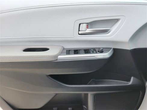 New 2026 Toyota Sienna XLE image 17