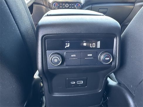 Used 2022 GMC Acadia SLE image 12