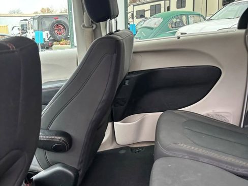 Used 2018 Chrysler Pacifica Touring Plus w/ Tire & Wheel Group image 32