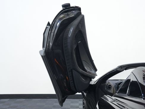 Used 2020 McLaren 600LT Spider RWD image 29