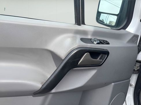 Used 2014 Freightliner Sprinter 2500 RWD image 23