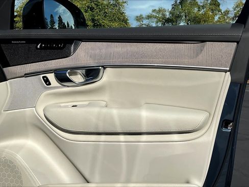 New 2026 Volvo XC90 B6 Ultra w/ Protection Package image 31