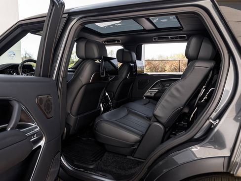 Used 2025 Land Rover Range Rover Long Wheelbase Autobiography image 31