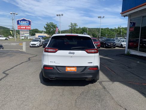 Used 2018 Jeep Cherokee Latitude Plus AWD/4WD image 5