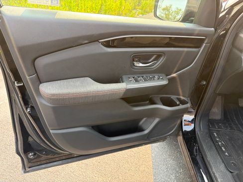 Used 2023 Honda Pilot Sport image 11