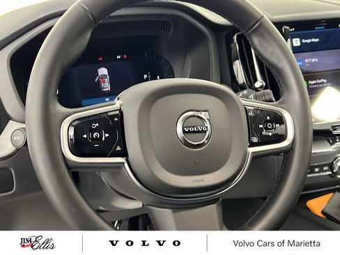Used 2025 Volvo XC60 B5 Plus image 12
